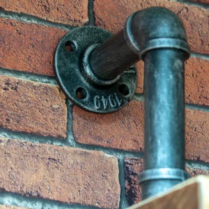 DI10-Wall-Bracket-Close-EA