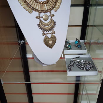 DSA-BL1W-Front-Dressed-Cabinet-EA