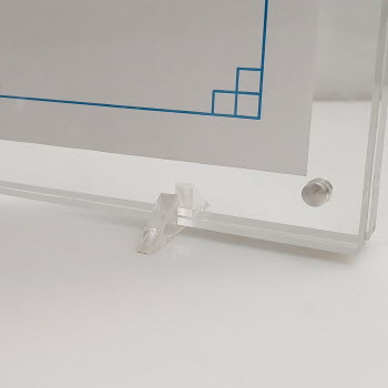 TOMB-FEET-Portrait-EA