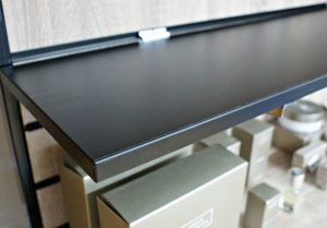 d20-black-shelf-close-ea_20180719113820